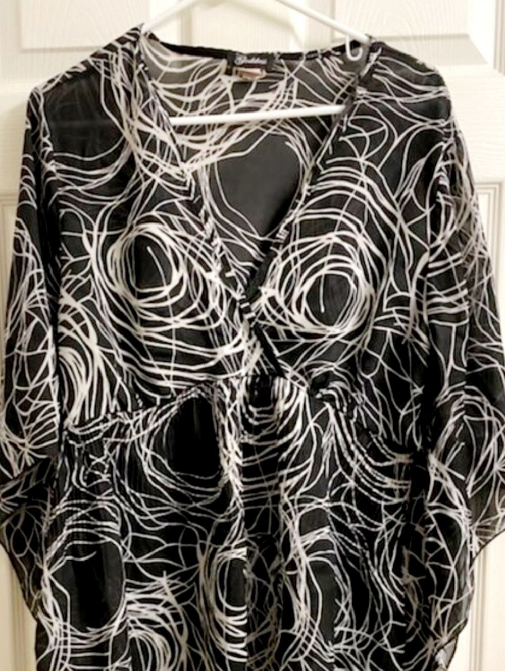 Elegant Black & White blouse
